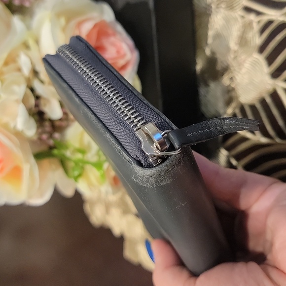 Authentic Gucci zippy wallet - Picture 4 of 9